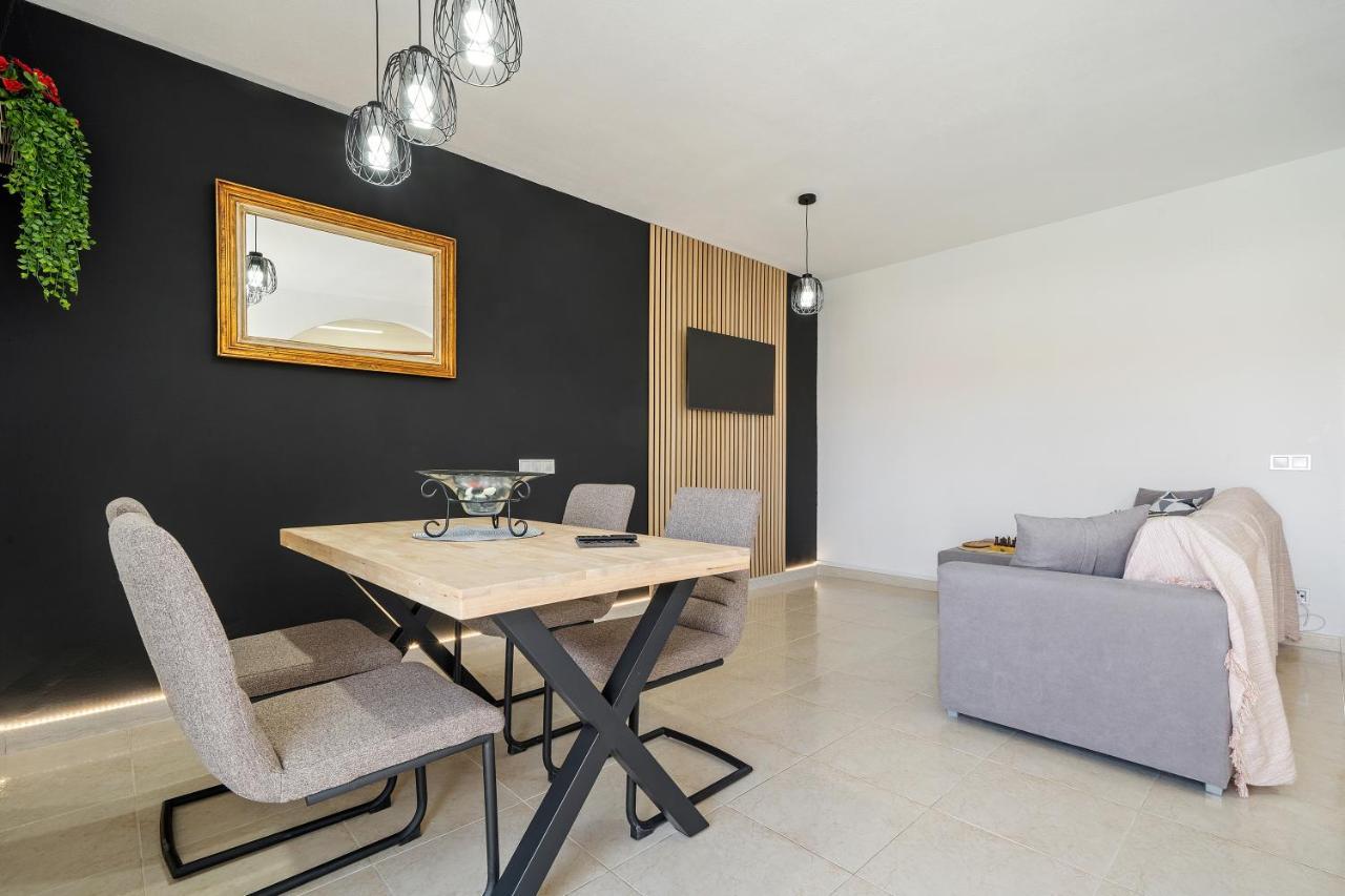 Montserrat Apartament *